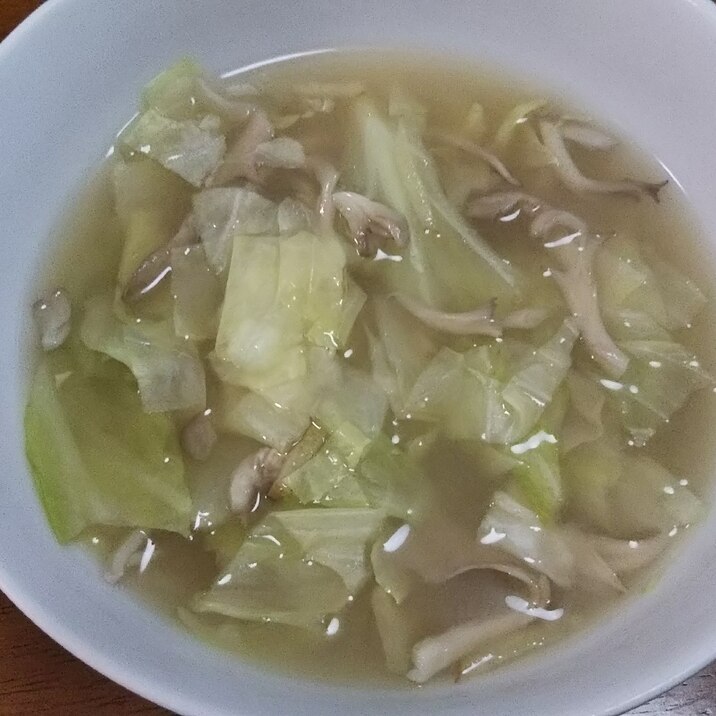 キャベツと舞茸の味噌汁♪
